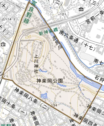 神楽岡公園とその周辺の地図。町の範囲を重ねている
