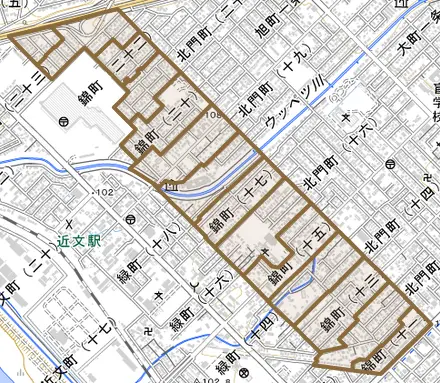 錦町とその周辺の地図。町の範囲を重ねている
