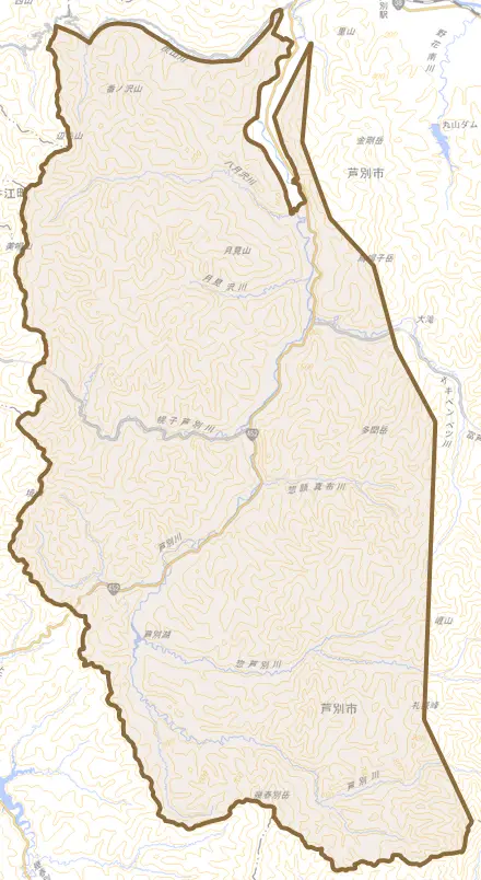 芦別とその周辺の地図。町の範囲を重ねている