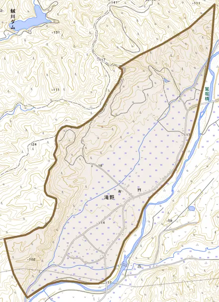 字滝野とその周辺の地図。町の範囲を重ねている