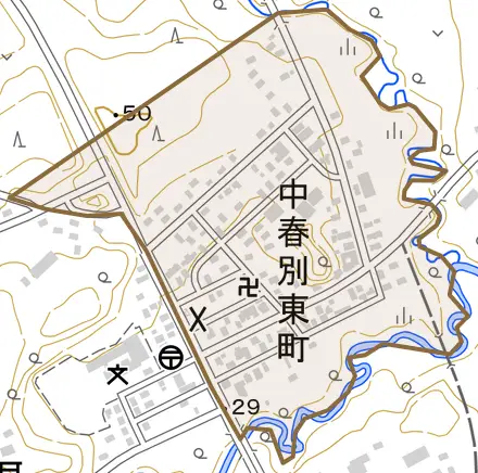 中春別東町とその周辺の地図。町の範囲を重ねている