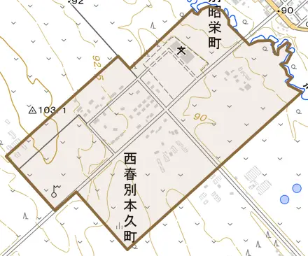 西春別本久町とその周辺の地図。町の範囲を重ねている
