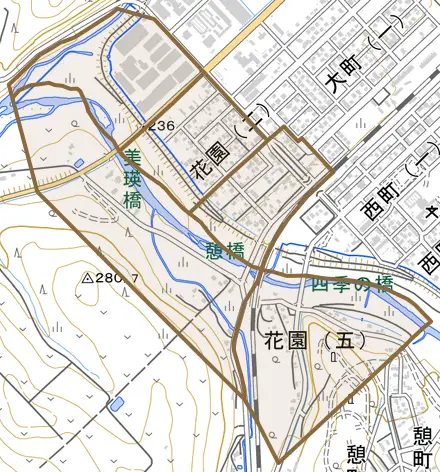 花園とその周辺の地図。町の範囲を重ねている