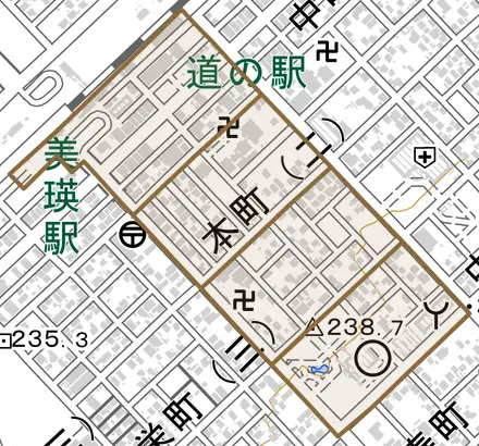 本町とその周辺の地図。町の範囲を重ねている
