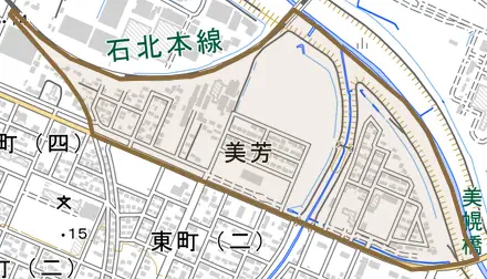 字美芳とその周辺の地図。町の範囲を重ねている
