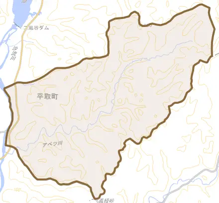 字小平とその周辺の地図。町の範囲を重ねている