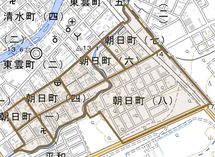 朝日町とその周辺の地図。町の範囲を重ねている