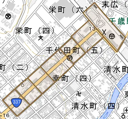 千代田町とその周辺の地図。町の範囲を重ねている