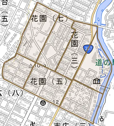 花園とその周辺の地図。町の範囲を重ねている