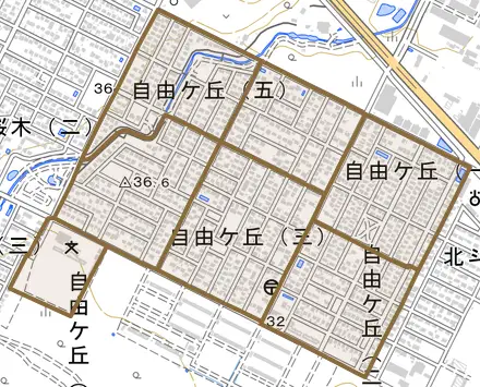 自由ケ丘とその周辺の地図。町の範囲を重ねている