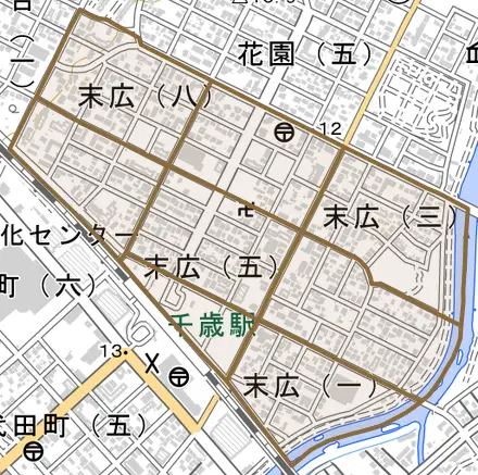 末広とその周辺の地図。町の範囲を重ねている