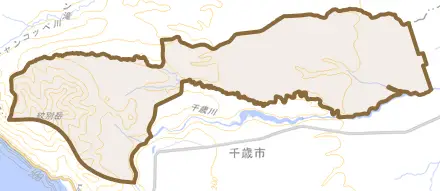 紋別とその周辺の地図。町の範囲を重ねている