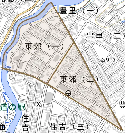東郊とその周辺の地図。町の範囲を重ねている