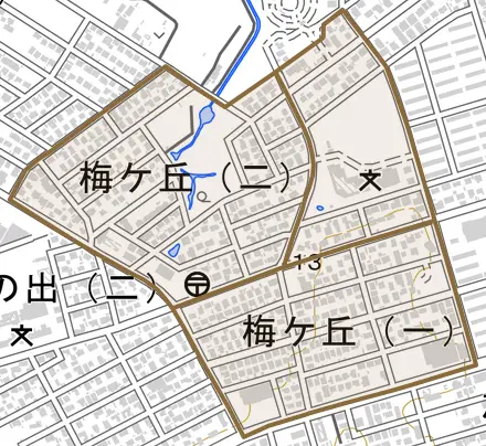 梅ケ丘とその周辺の地図。町の範囲を重ねている