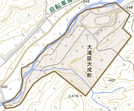 大滝区大成町とその周辺の地図。町の範囲を重ねている