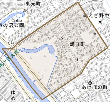 朝日町とその周辺の地図。町の範囲を重ねている