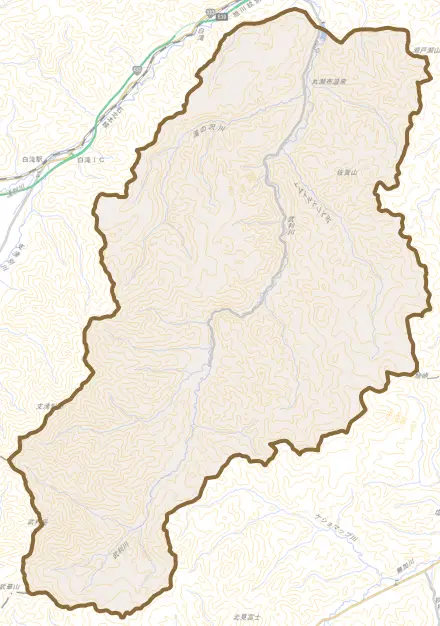 丸瀬布上武利とその周辺の地図。町の範囲を重ねている