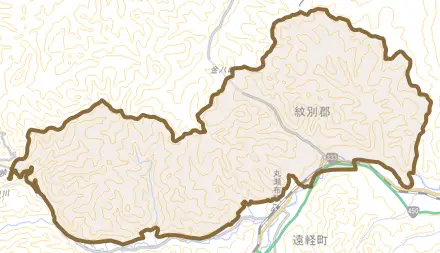 丸瀬布金山とその周辺の地図。町の範囲を重ねている