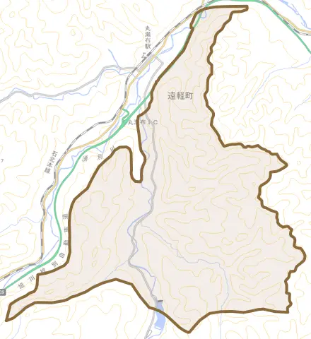 丸瀬布武利とその周辺の地図。町の範囲を重ねている