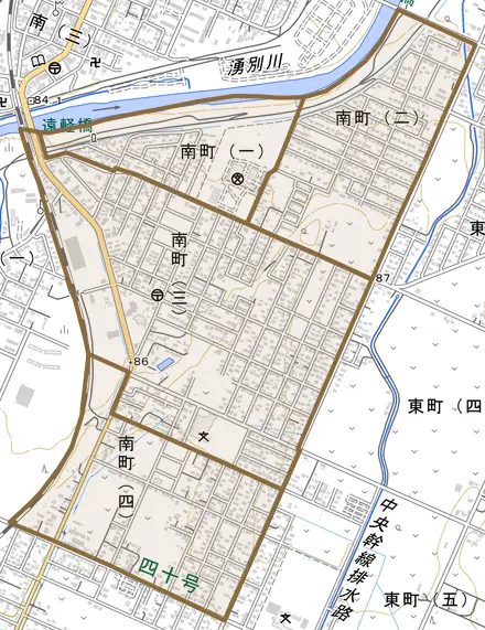 南町とその周辺の地図。町の範囲を重ねている