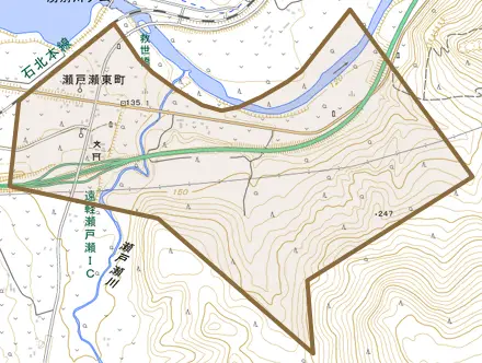 瀬戸瀬東町とその周辺の地図。町の範囲を重ねている