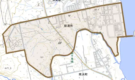 新港町とその周辺の地図。町の範囲を重ねている