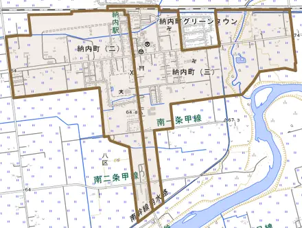 納内町とその周辺の地図。町の範囲を重ねている