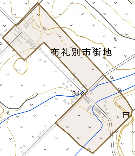 字布礼別市街地とその周辺の地図。町の範囲を重ねている