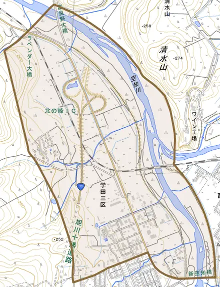 字学田三区とその周辺の地図。町の範囲を重ねている
