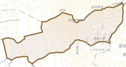 字東富丘とその周辺の地図。町の範囲を重ねている
