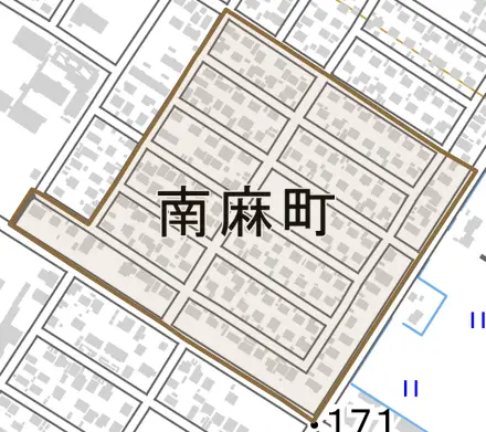 南麻町とその周辺の地図。町の範囲を重ねている