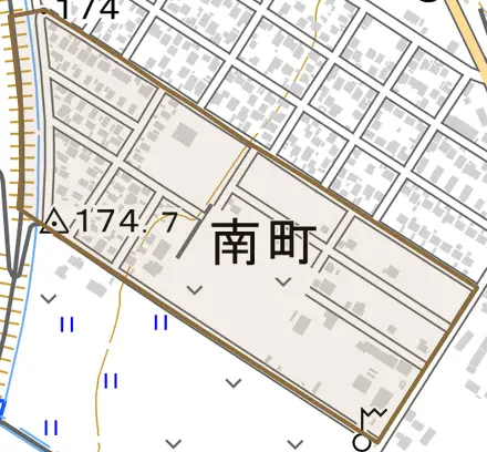 南町とその周辺の地図。町の範囲を重ねている