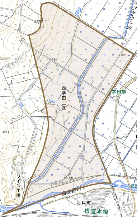 字西学田二区とその周辺の地図。町の範囲を重ねている