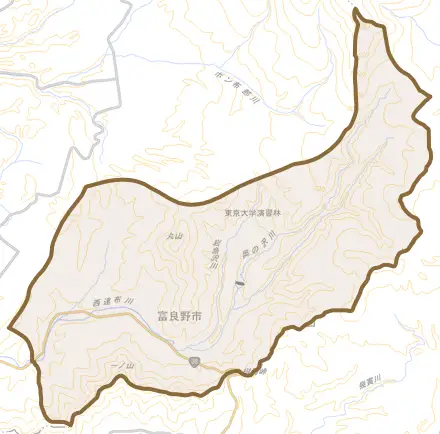 字西達布とその周辺の地図。町の範囲を重ねている