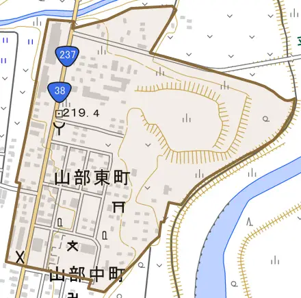 山部東町とその周辺の地図。町の範囲を重ねている