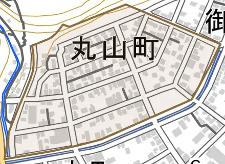 大字丸山町とその周辺の地図。町の範囲を重ねている