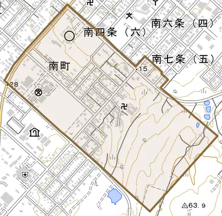 南町とその周辺の地図。町の範囲を重ねている