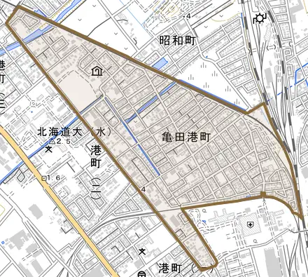 亀田港町とその周辺の地図。町の範囲を重ねている