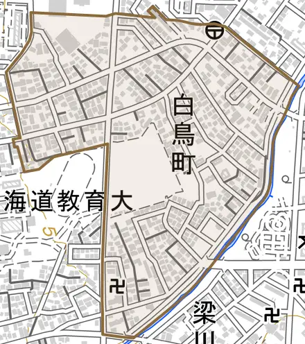 白鳥町とその周辺の地図。町の範囲を重ねている