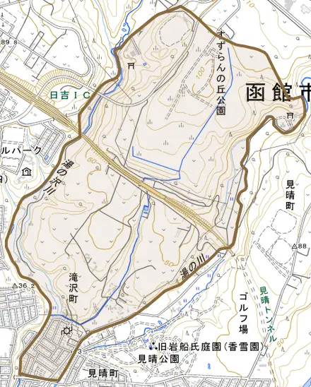 滝沢町とその周辺の地図。町の範囲を重ねている