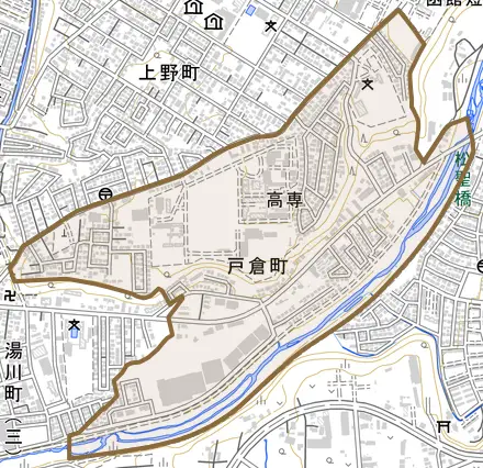 戸倉町とその周辺の地図。町の範囲を重ねている