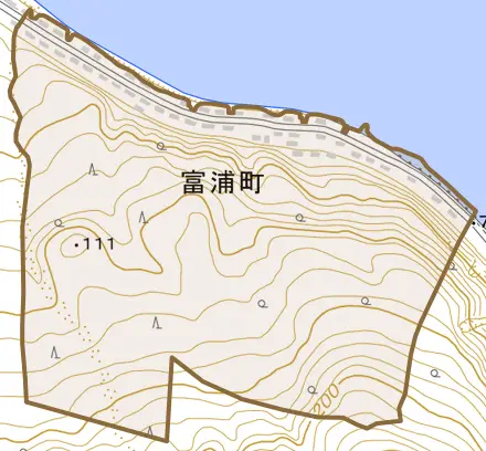 富浦町とその周辺の地図。町の範囲を重ねている