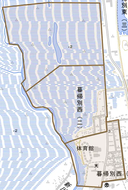 暮帰別西とその周辺の地図。町の範囲を重ねている