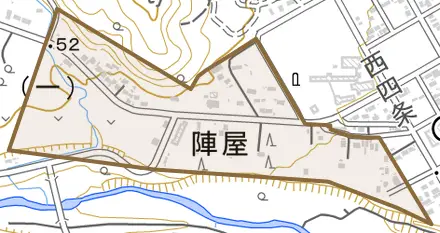 陣屋とその周辺の地図。町の範囲を重ねている