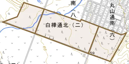 白樺通北とその周辺の地図。町の範囲を重ねている