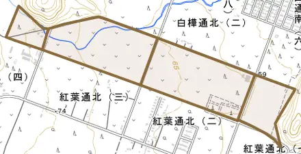 白樺通南とその周辺の地図。町の範囲を重ねている