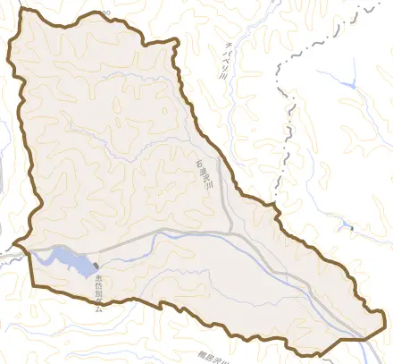 字竜西とその周辺の地図。町の範囲を重ねている