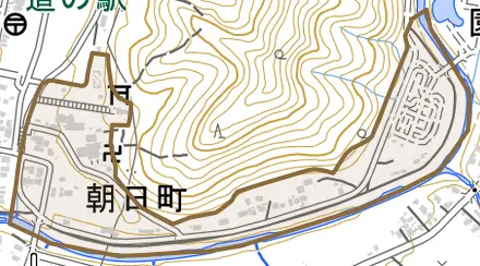 朝日町とその周辺の地図。町の範囲を重ねている