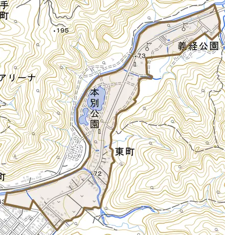 東町とその周辺の地図。町の範囲を重ねている
