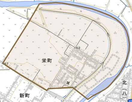 栄町とその周辺の地図。町の範囲を重ねている